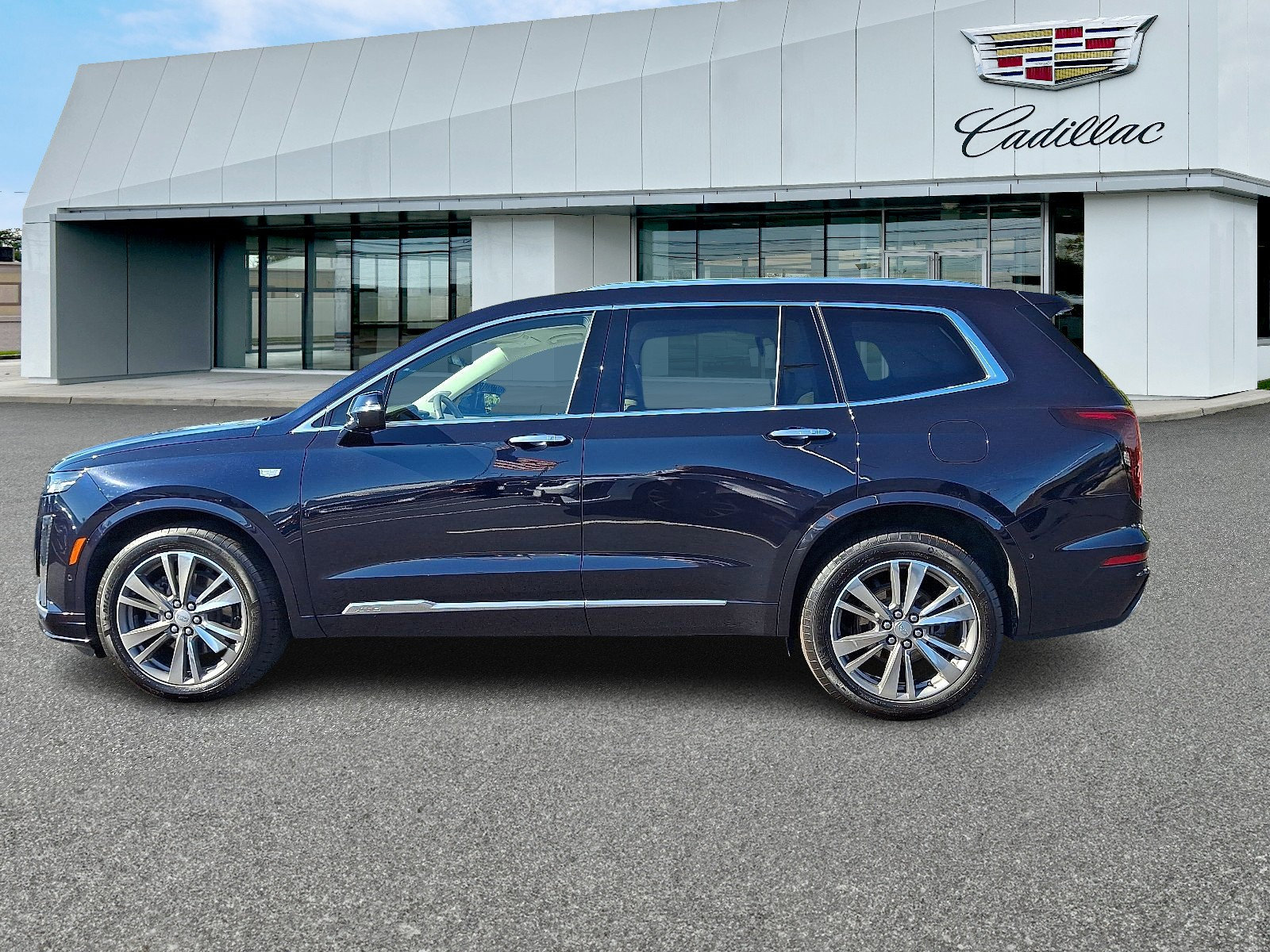 Used 2021 Cadillac XT6 Premium Luxury image 2