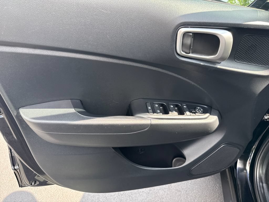 Used 2024 Hyundai Venue SEL FWD image 9