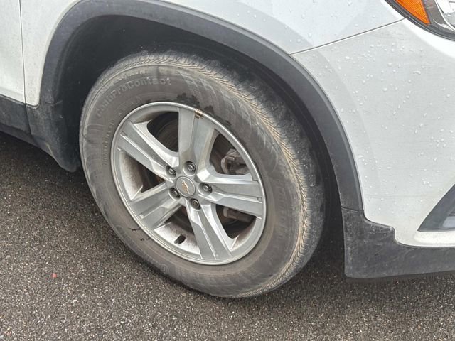 Used 2022 Chevrolet Trax LS w/ Tint and Cruise Package image 11