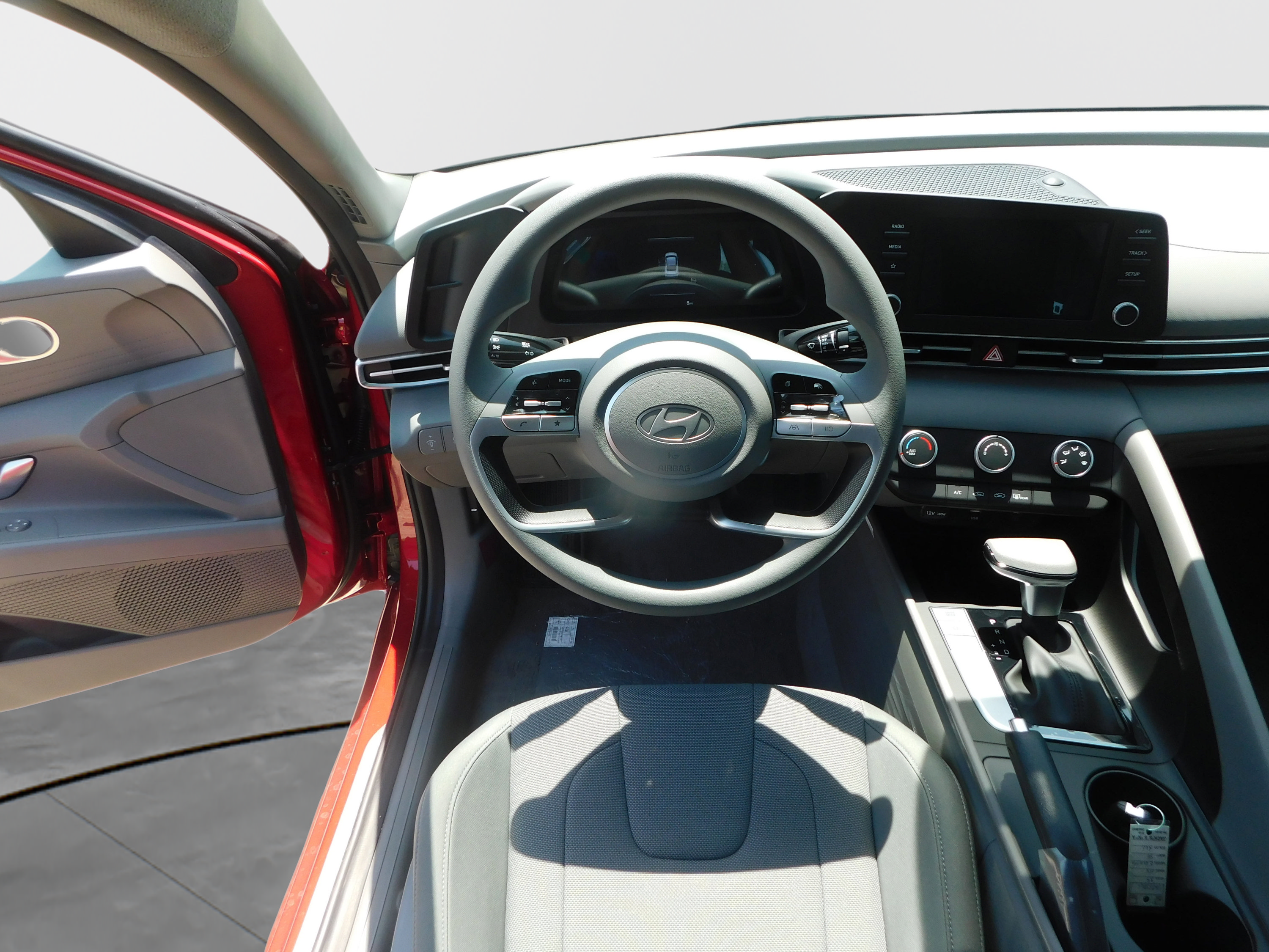 Certified 2025 Hyundai Elantra SE FWD image 9