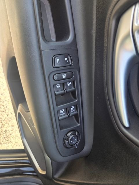 Used 2019 Jeep Renegade Limited w/ Quick Order Package 22P image 5