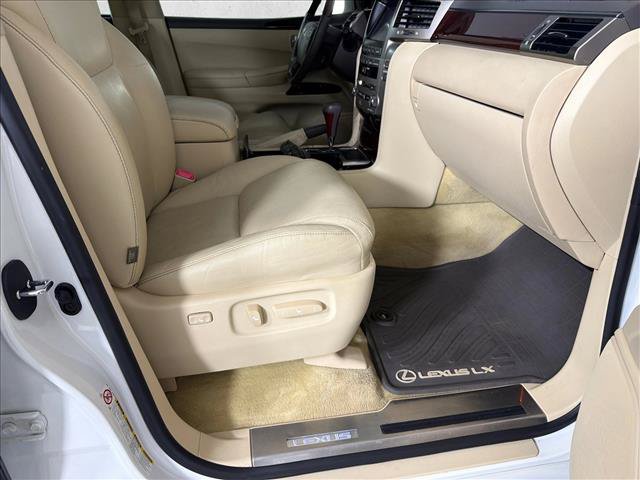 Used 2013 Lexus LX 570 4WD w/ Luxury Pkg w/Pre-crash image 15
