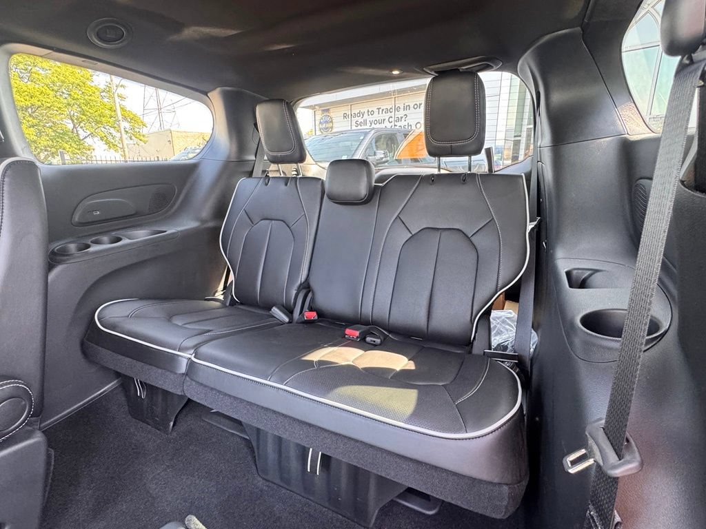 Used 2026 Chrysler Pacifica Limited w/ S Appearance Package AWD/4WD image 19