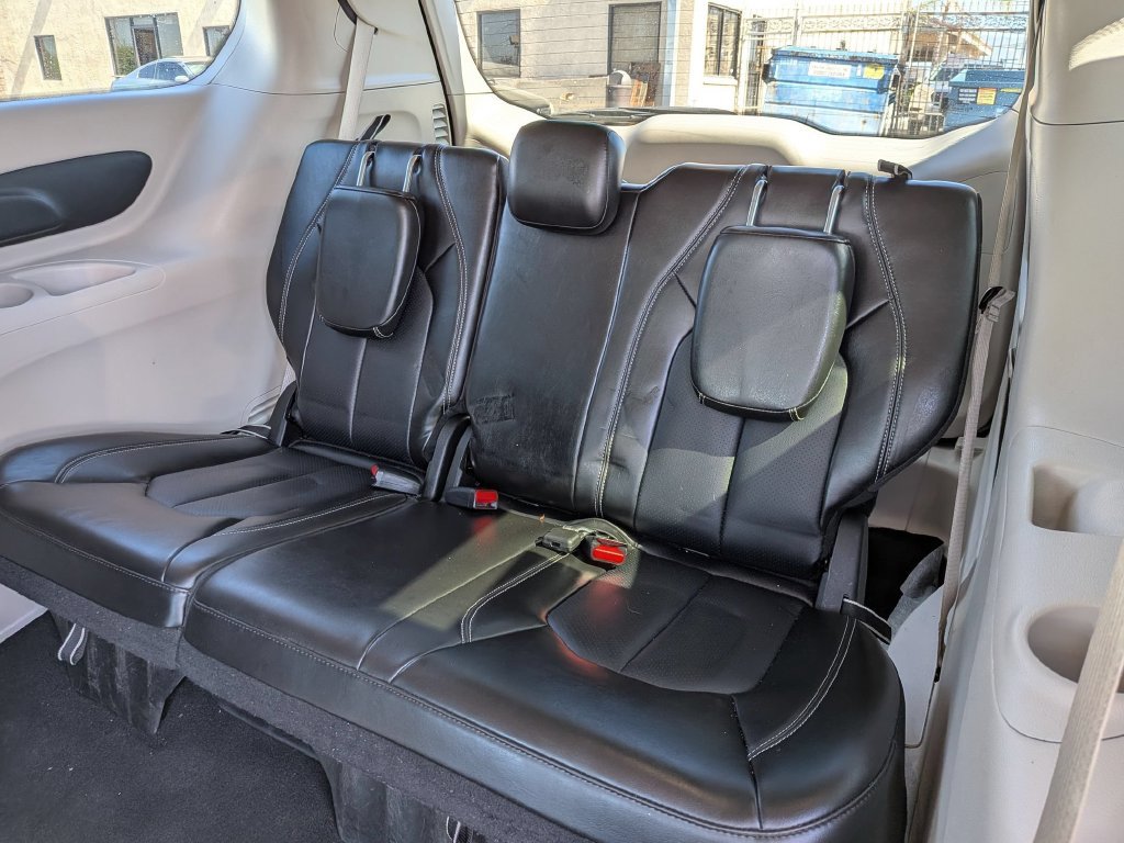 Used 2024 Chrysler Pacifica Touring-L FWD image 25