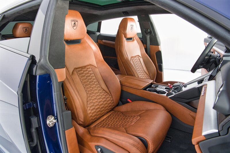 Used 2022 Lamborghini Urus AWD/4WD image 31