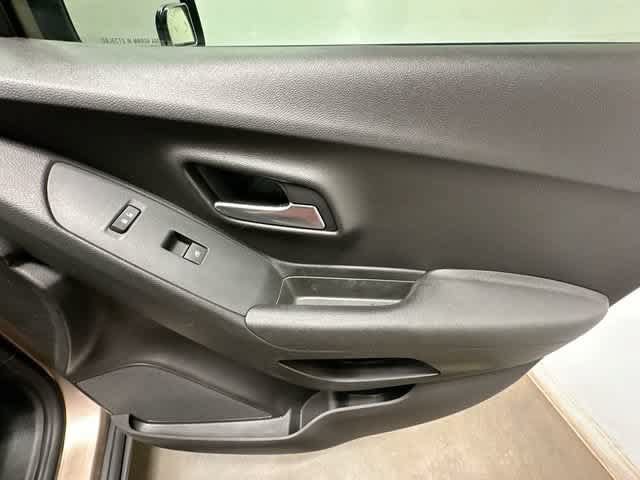 Used 2018 Chevrolet Trax LS FWD image 20