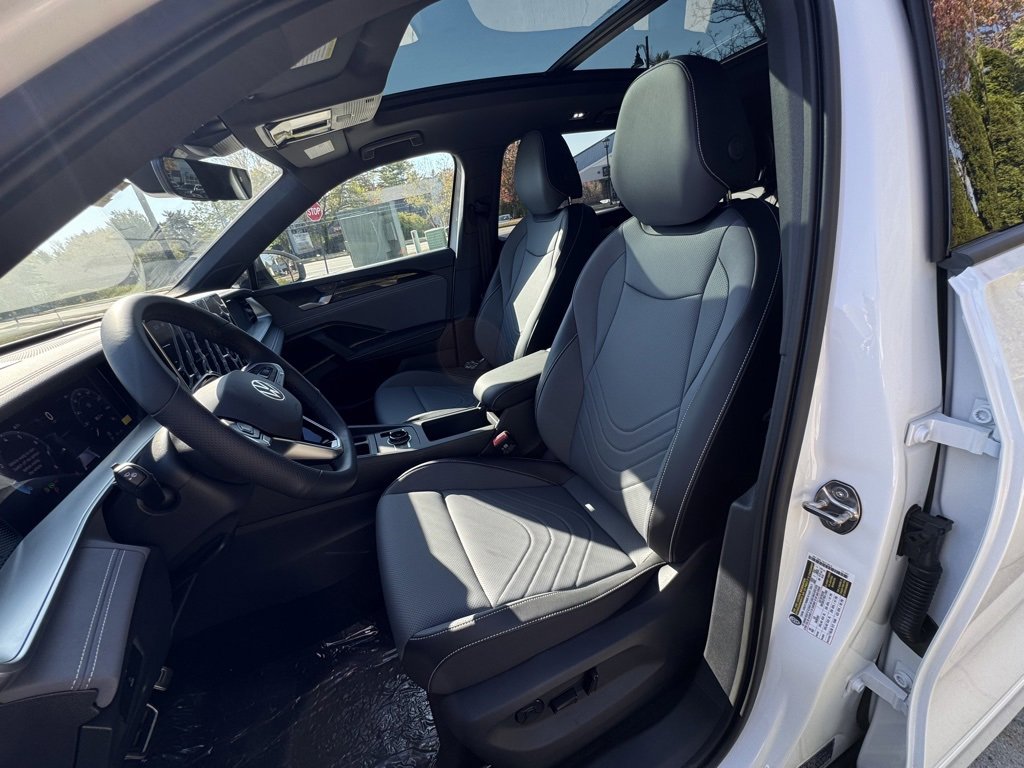 New 2025 Volkswagen Tiguan SE R-Line image 19