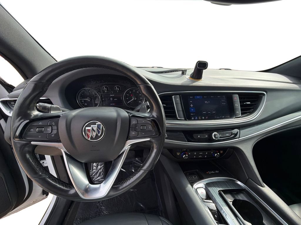 Used 2022 Buick Enclave Essence image 20