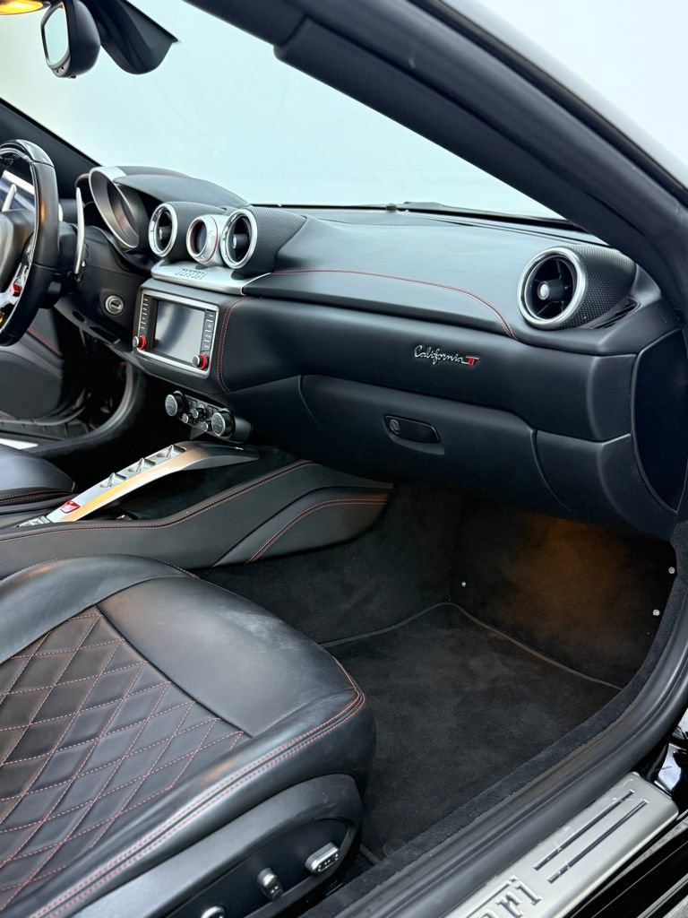 Used 2017 Ferrari California T image 49