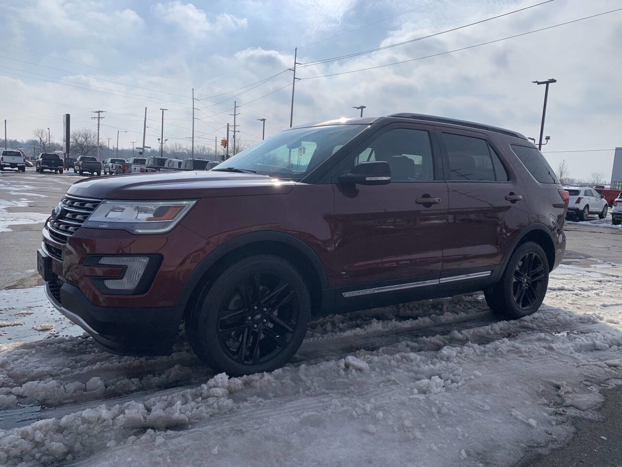 Used 2016 Ford Explorer XLT w/ Equipment Group 202A image 5