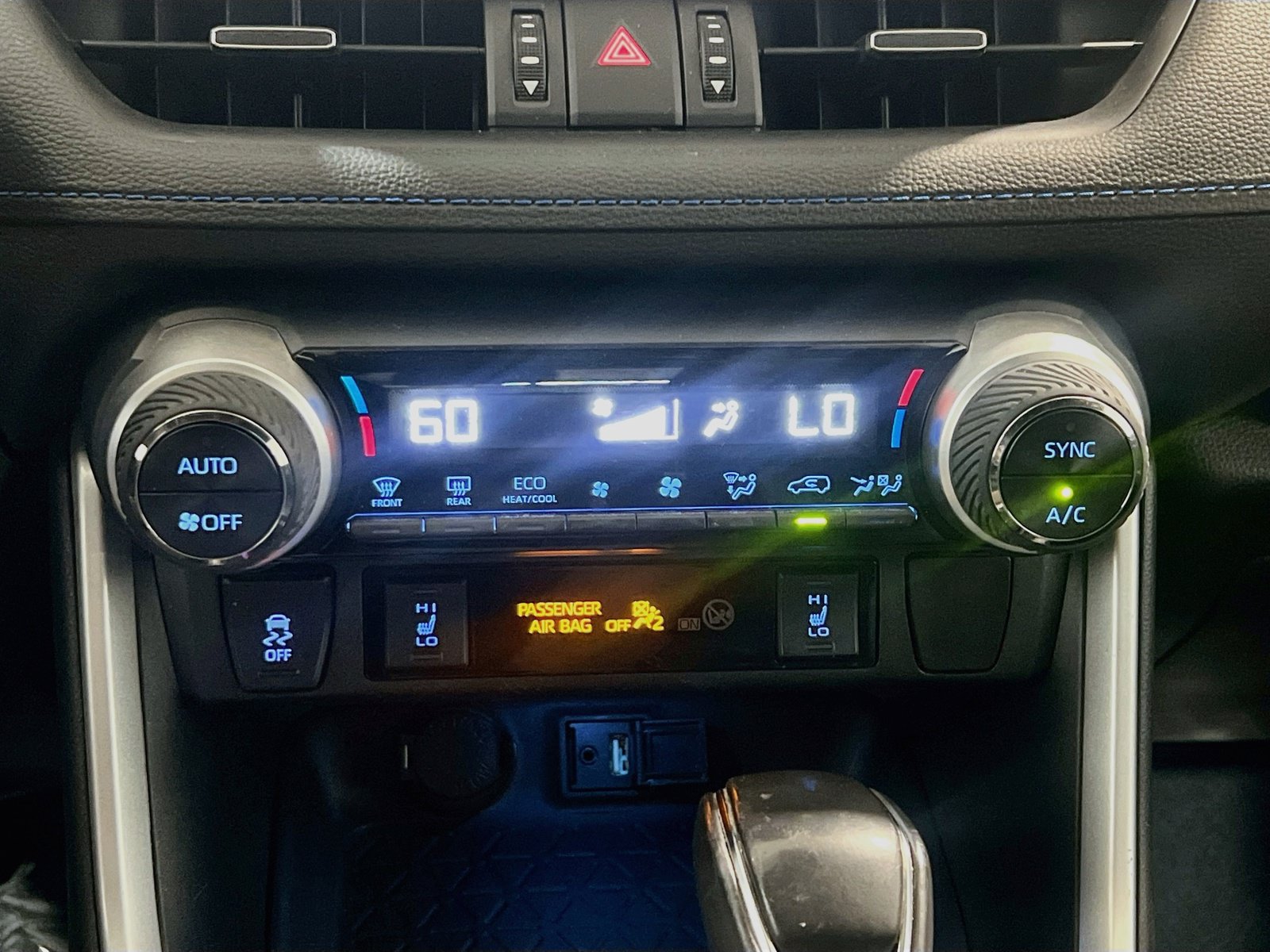 Used 2019 Toyota RAV4 XSE w/ XSE Weather Package AWD/4WD image 11