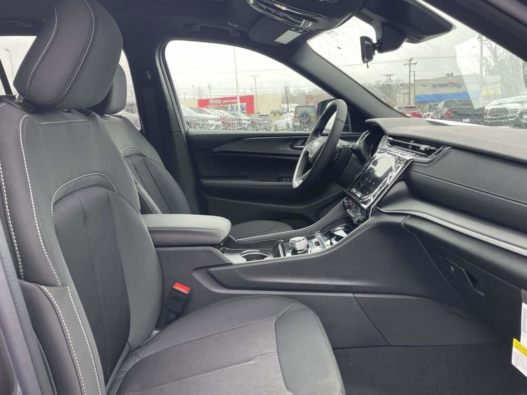 New 2025 Jeep Grand Cherokee Laredo X w/ Luxury Tech Group I image 15