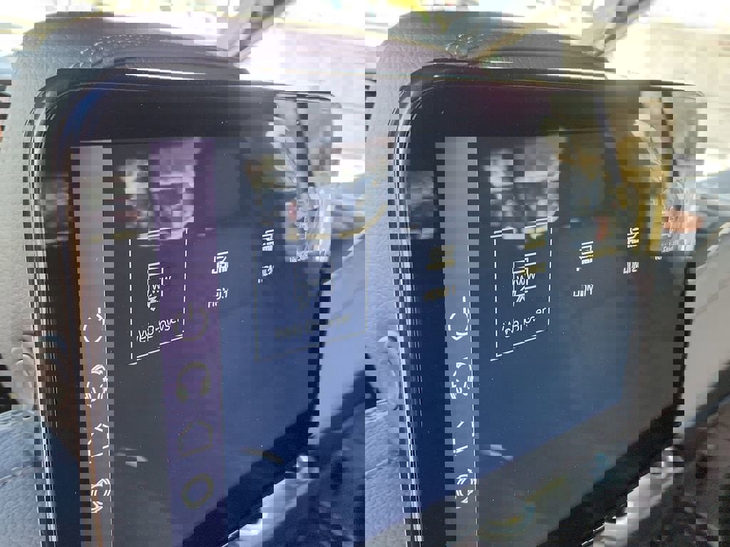 New 2026 GMC Yukon XL Denali w/ Denali Reserve Package image 17