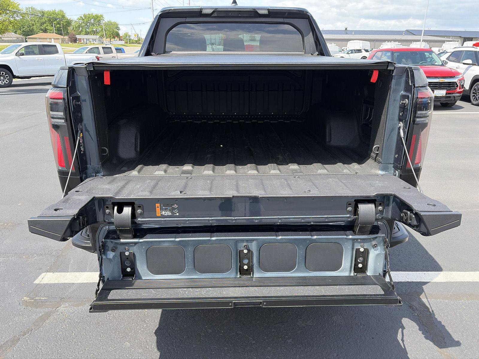 Used 2025 GMC Sierra EV Denali AWD/4WD image 7