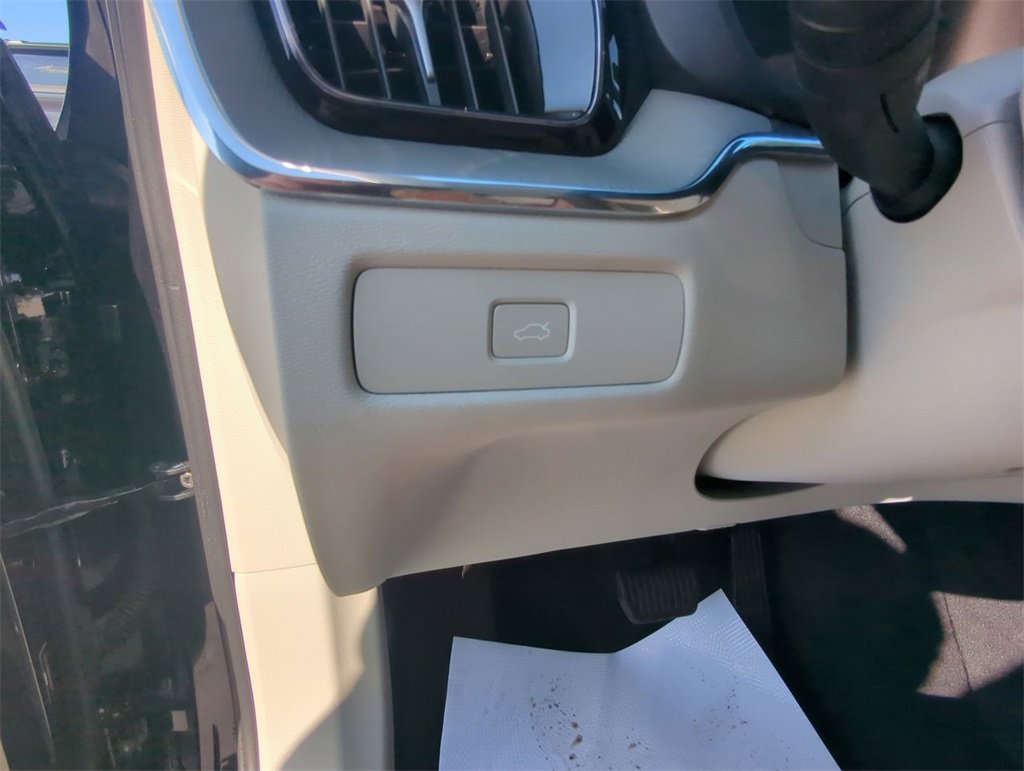 Used 2024 Volvo XC60 B5 Ultimate image 14