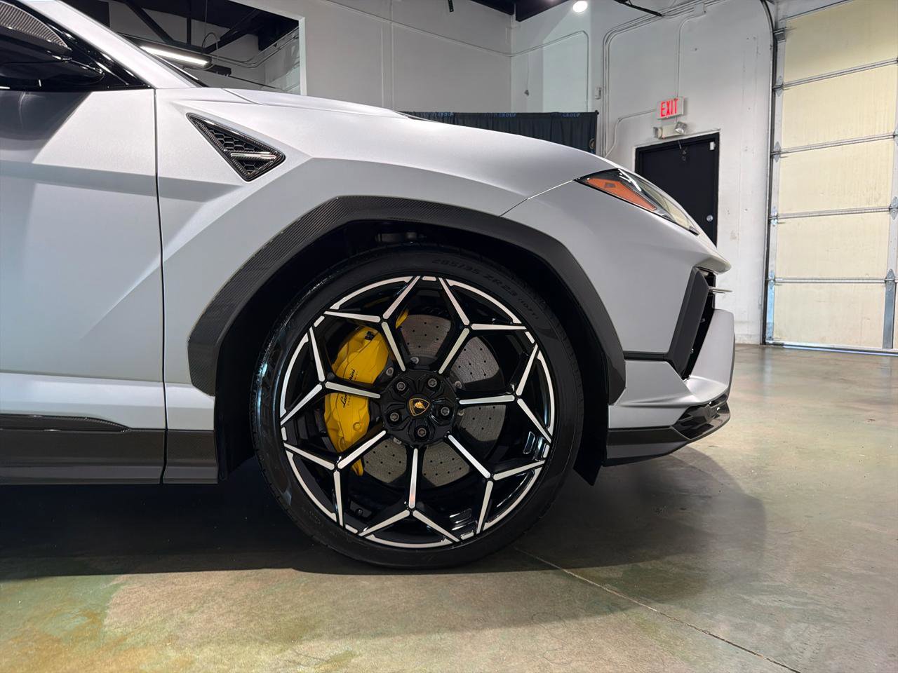 Used 2024 Lamborghini Urus Performante AWD/4WD image 11