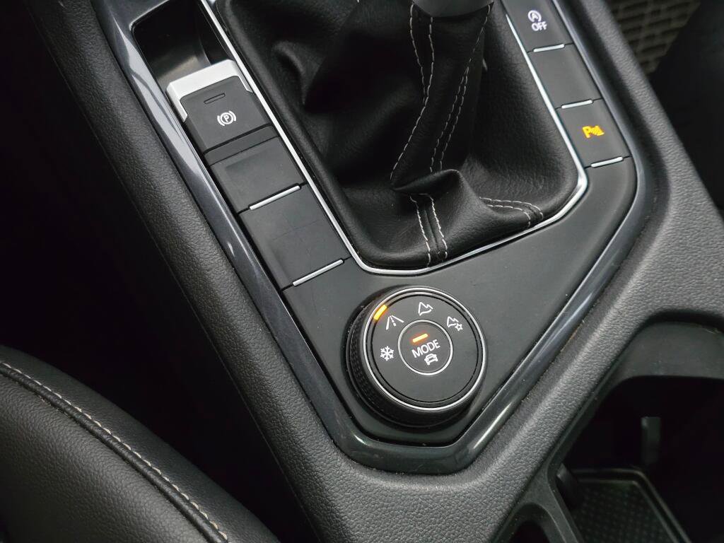 Used 2024 Volkswagen Tiguan SE R-Line AWD/4WD image 35
