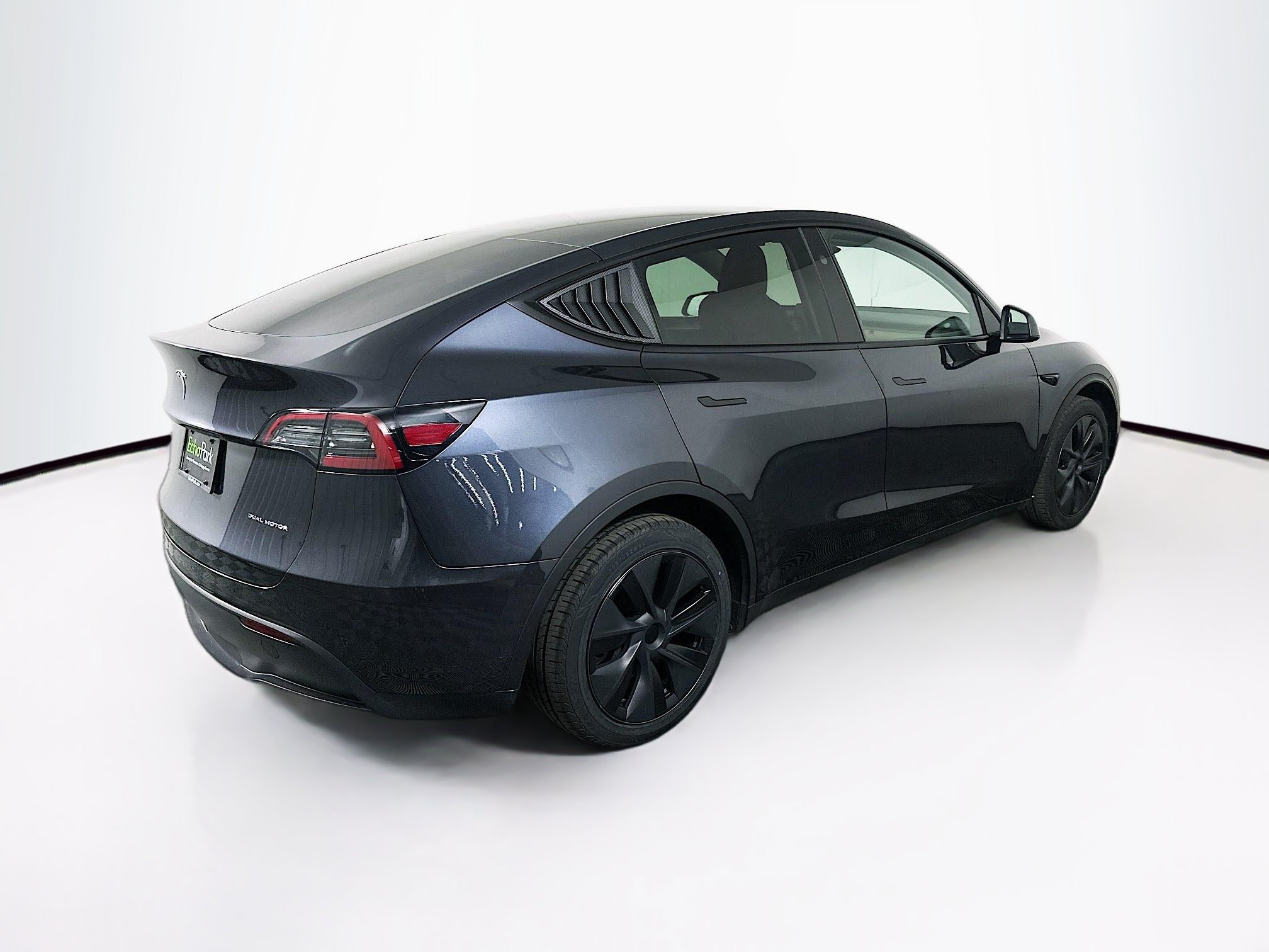 Used 2024 Tesla Model Y Long Range AWD/4WD image 9