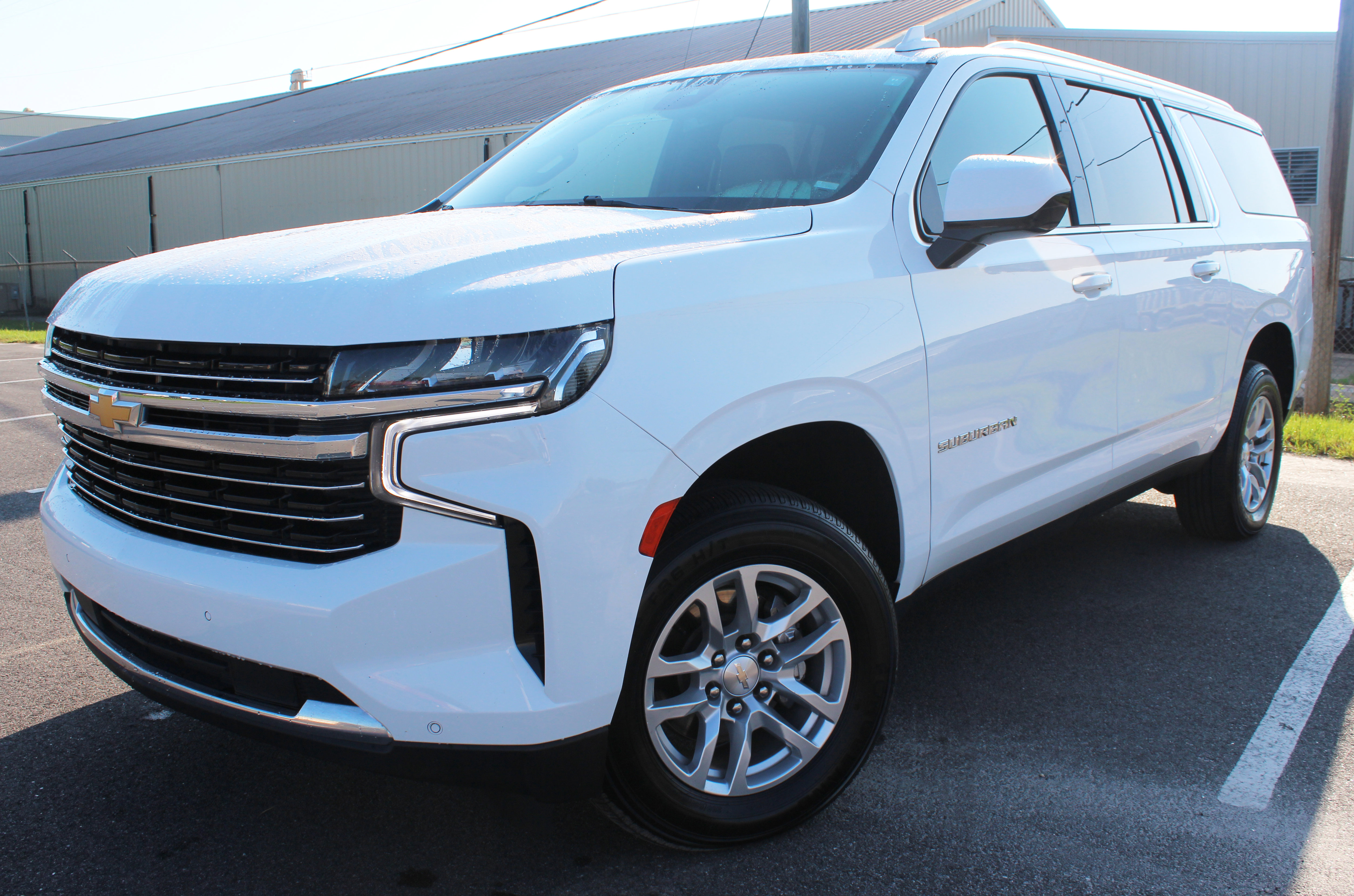 Used 2023 Chevrolet Suburban LT image 1