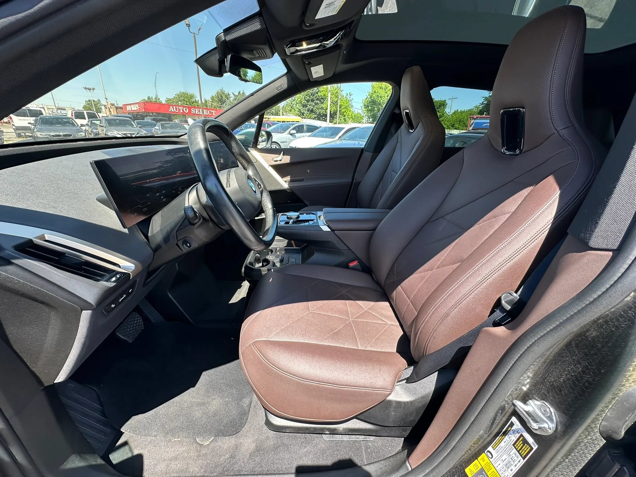 Used 2022 BMW iX xDrive50 w/ Convenience Package AWD/4WD image 10
