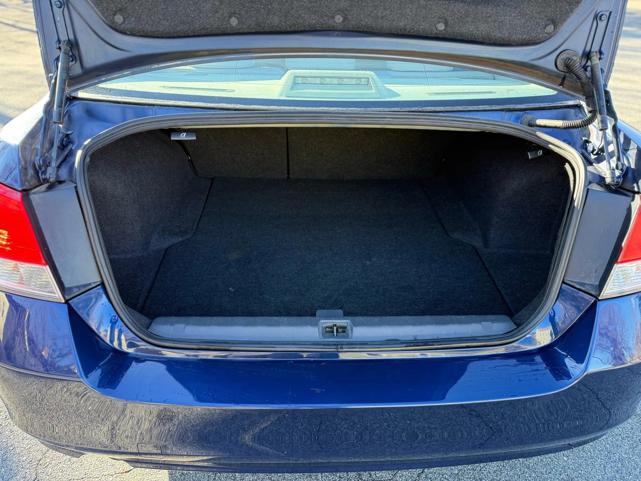 Used 2010 Subaru Legacy 2.5i Premium image 29