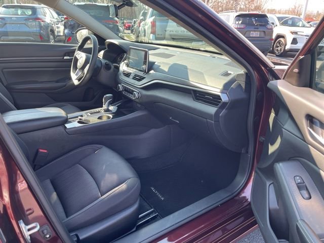 Used 2024 Nissan Altima 2.5 SV image 15