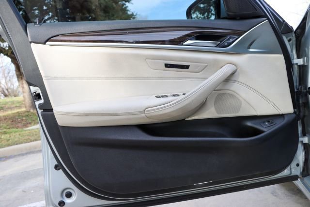 Used 2017 BMW 540i xDrive image 13
