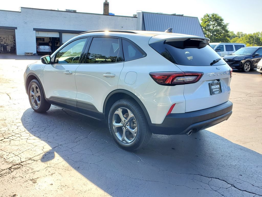 Used 2025 Ford Escape ST-Line Select AWD/4WD image 4