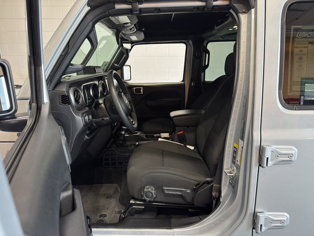 Used 2023 Jeep Gladiator Sport AWD/4WD image 13