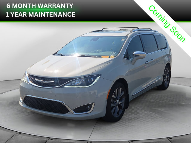 Used 2017 Chrysler Pacifica Limited FWD image 1