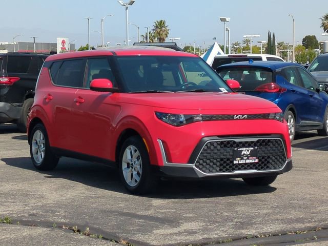 Used 2023 Kia Soul LX w/ LX Technology Package image 2