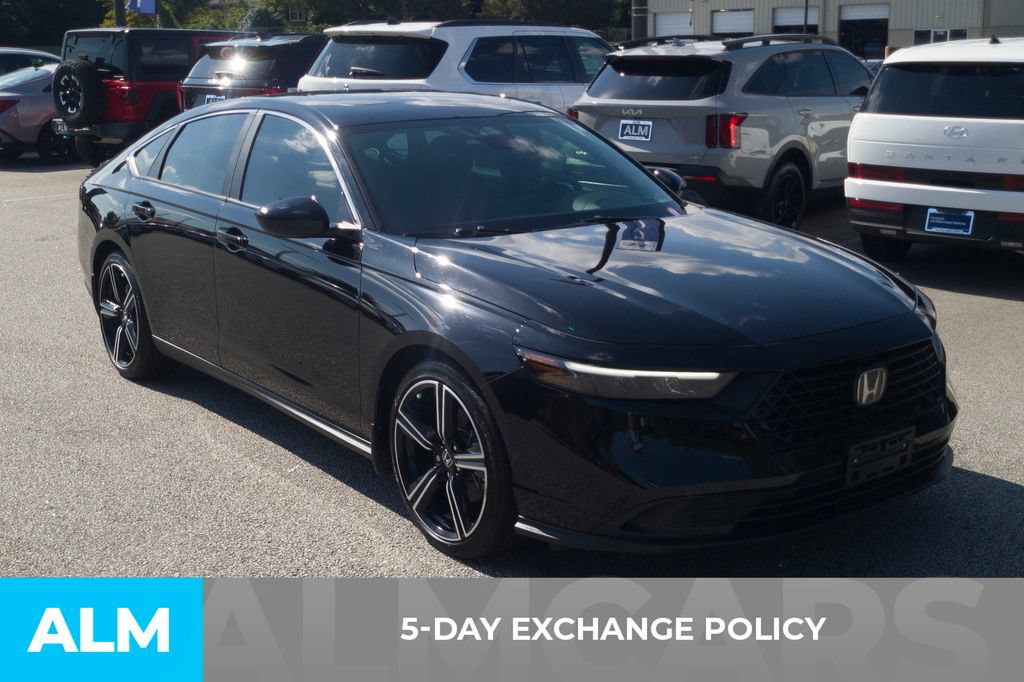 Used 2025 Honda Accord Sport image 3