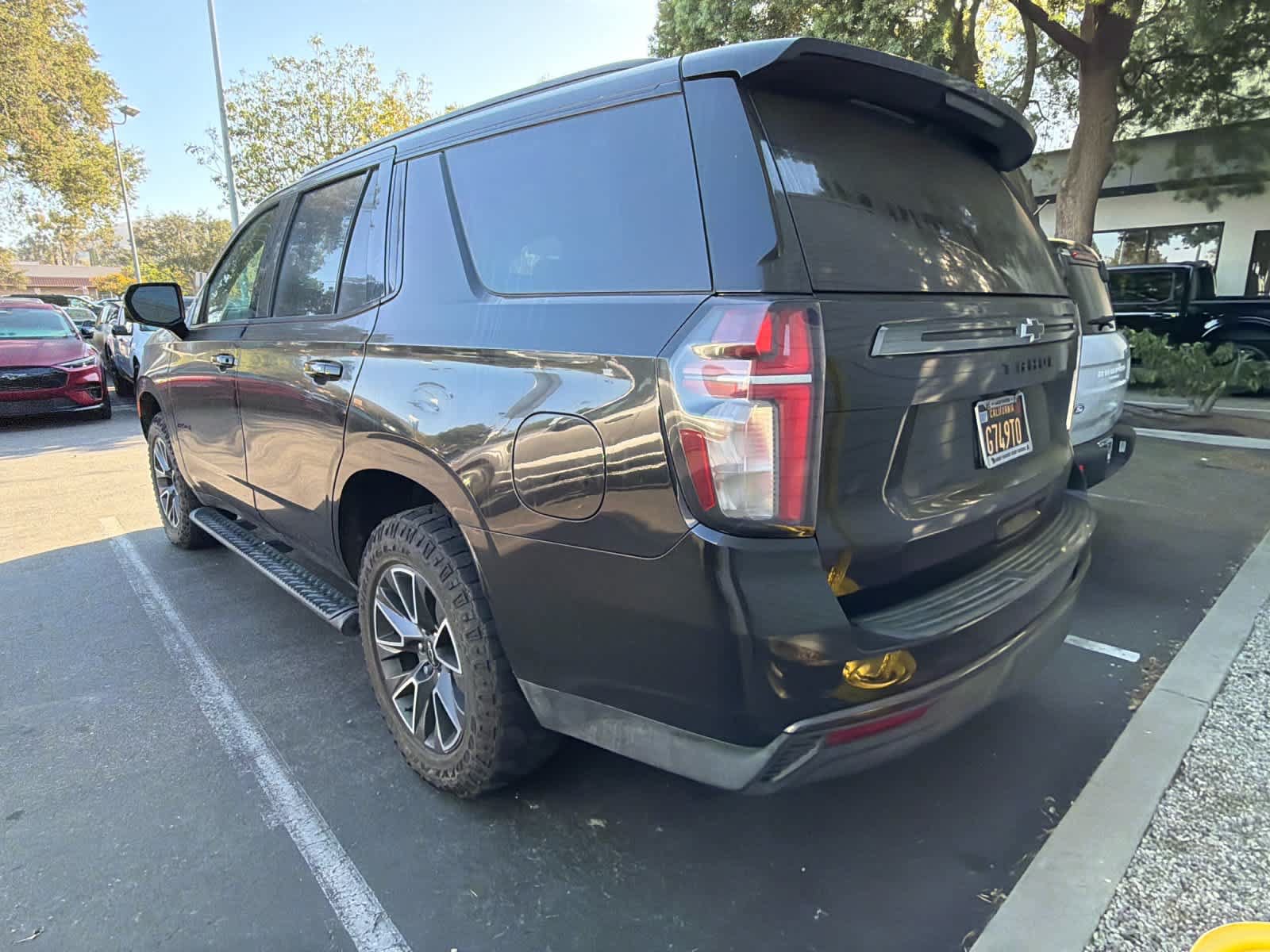 Used 2021 Chevrolet Tahoe Z71 w/ Z71 Signature Package AWD/4WD image 6