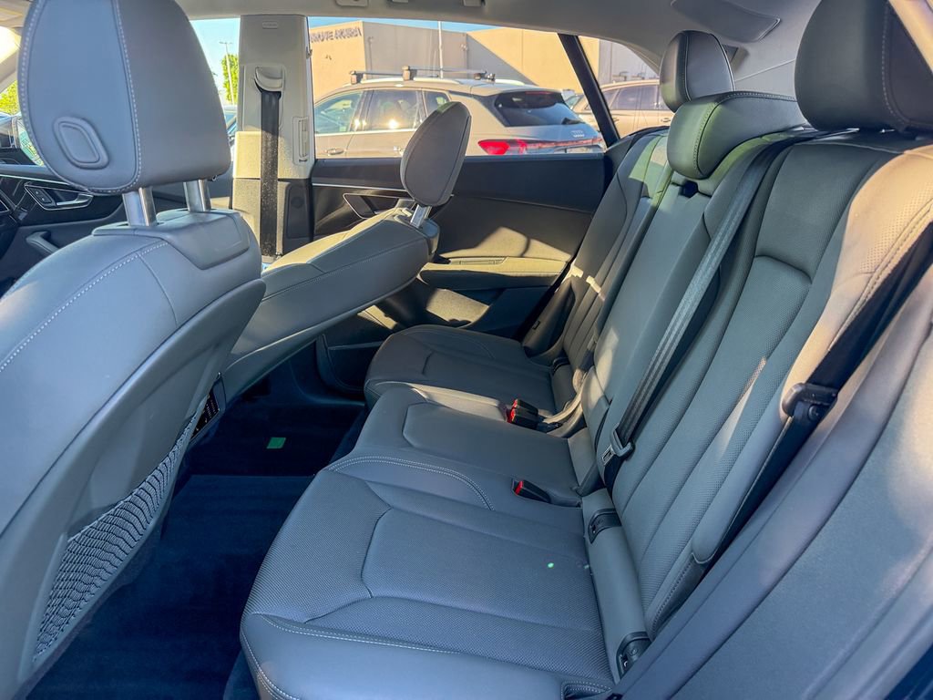 Used 2025 Audi Q8 Premium Plus w/ Premium Plus Package image 28