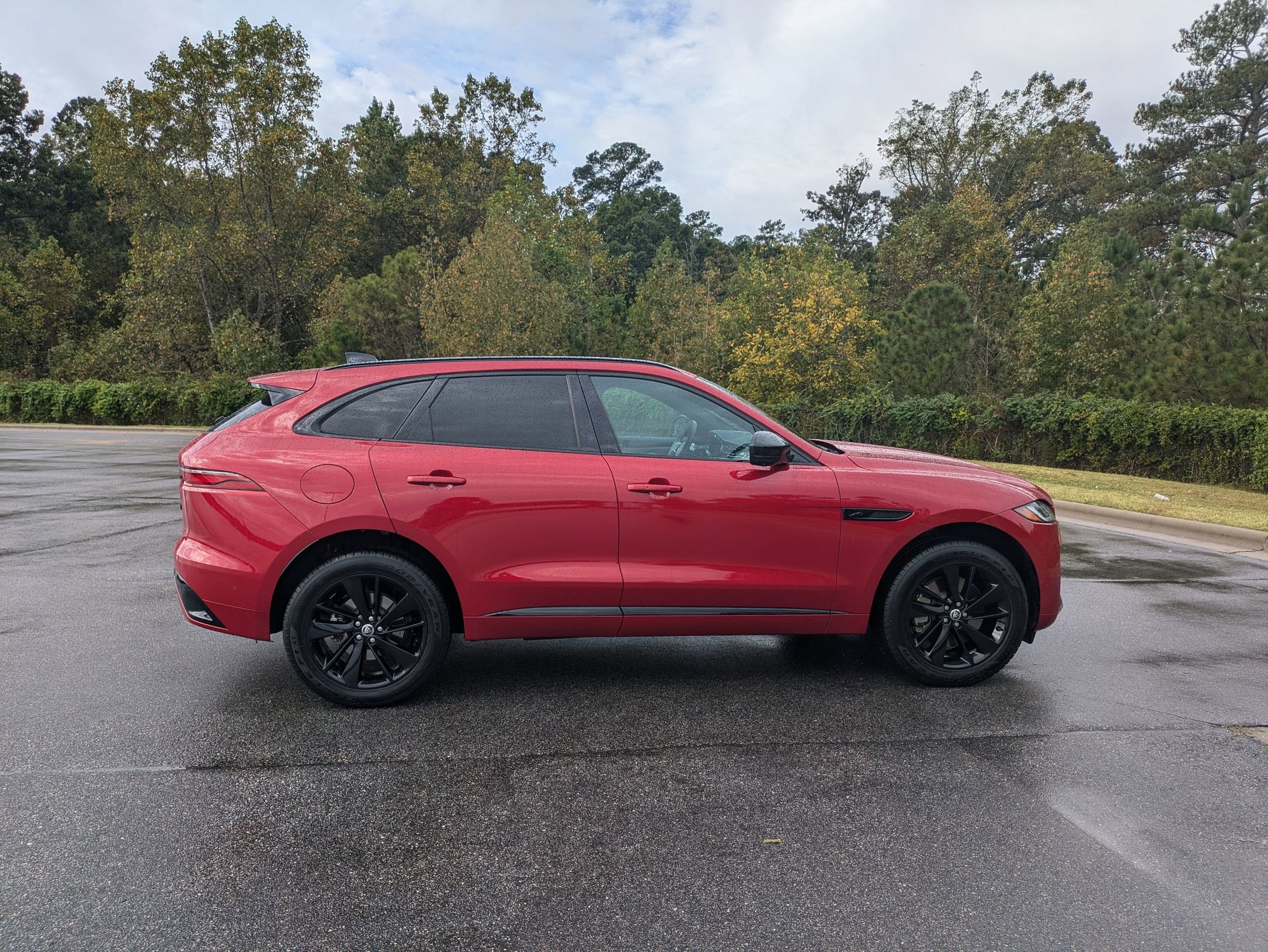 Used 2026 Jaguar F-PACE R-Dynamic S image 4