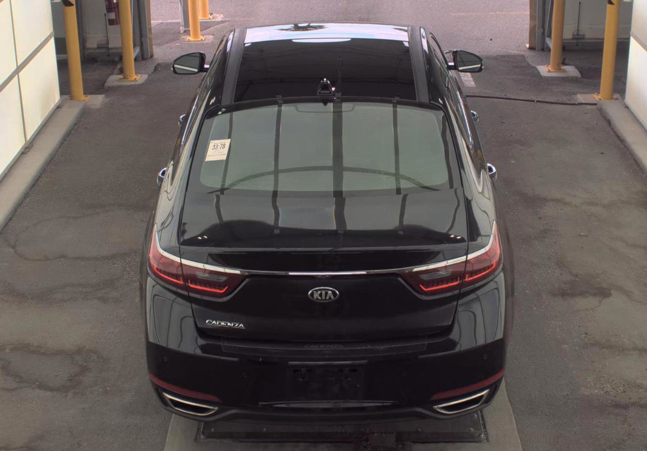 Used 2017 Kia Cadenza Premium w/ Luxury Package FWD image 6
