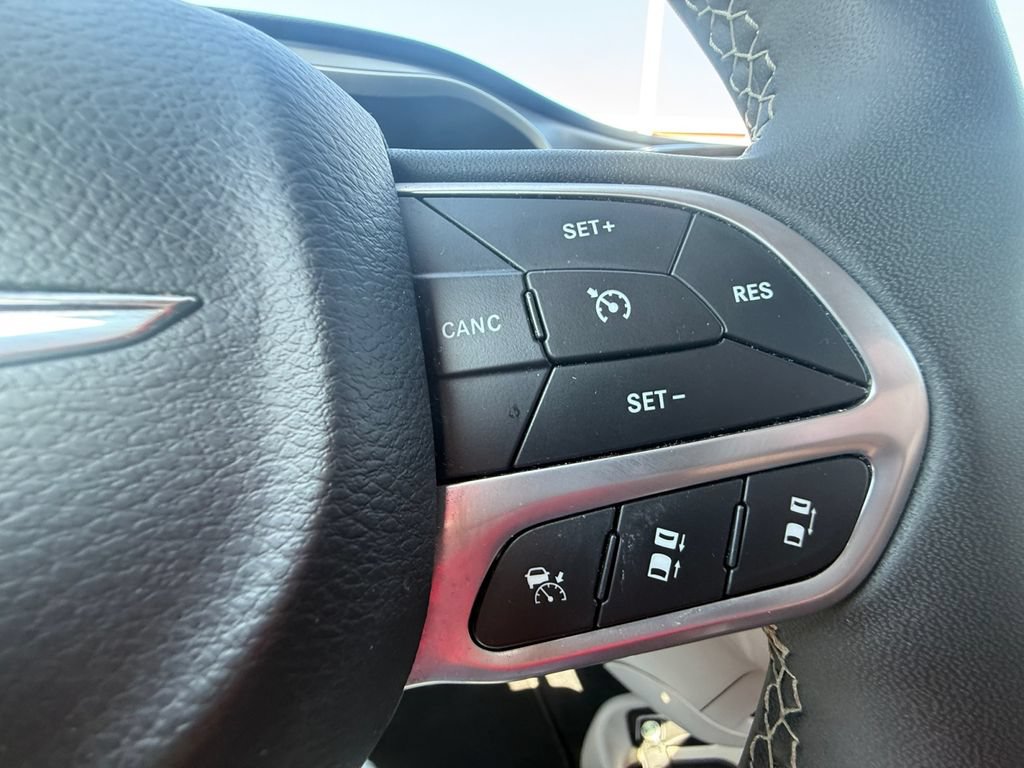 Used 2024 Chrysler Pacifica Touring-L FWD image 17