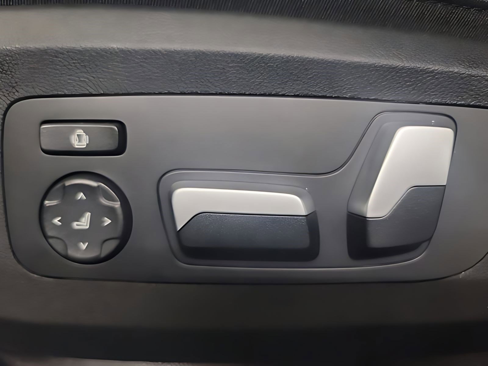 Used 2026 BMW X5 sDrive40i w/ M Sport Package RWD image 8