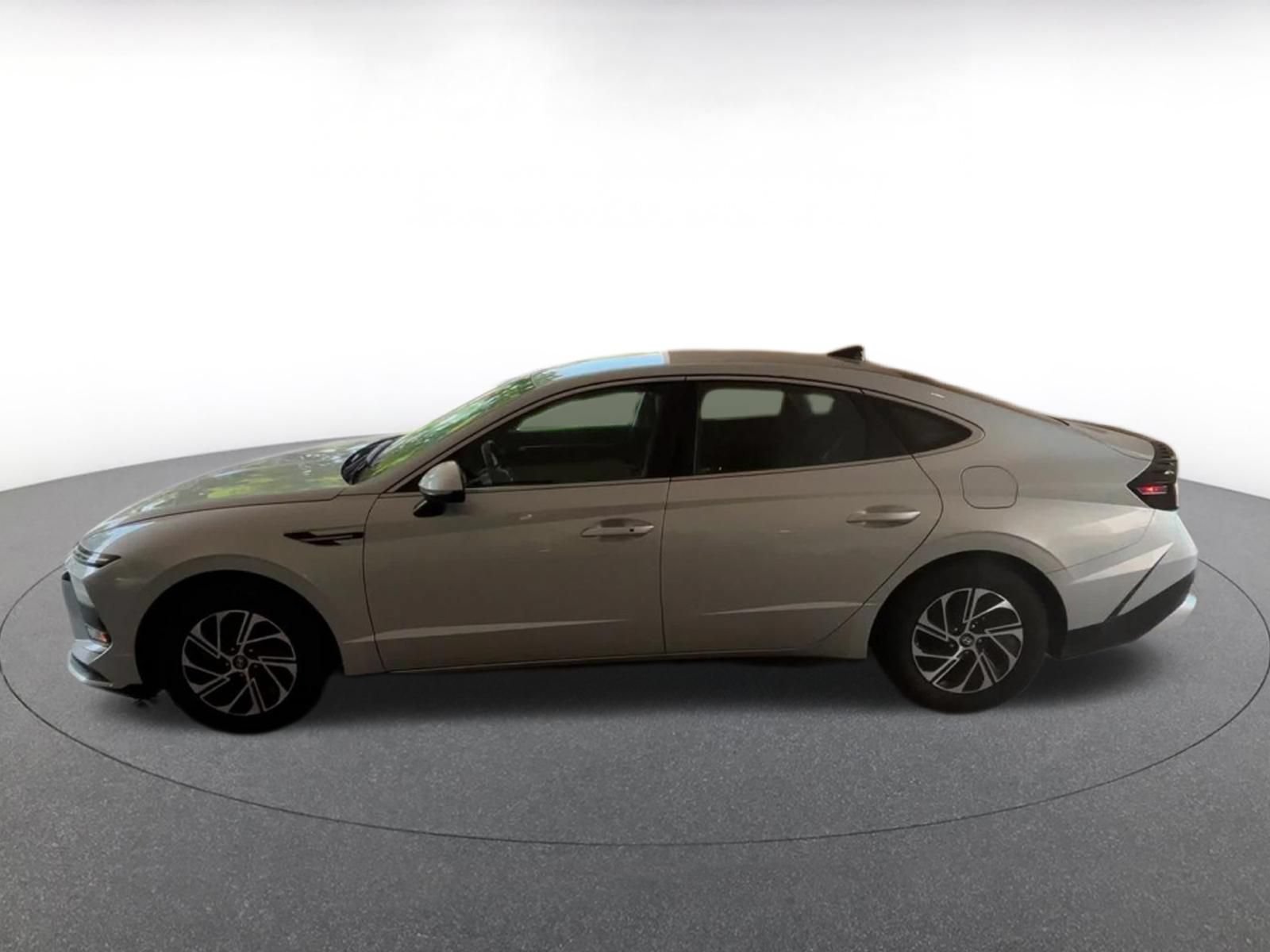 Used 2026 Hyundai Sonata Blue FWD image 9