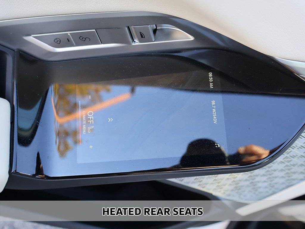 Used 2023 BMW 760i xDrive image 9