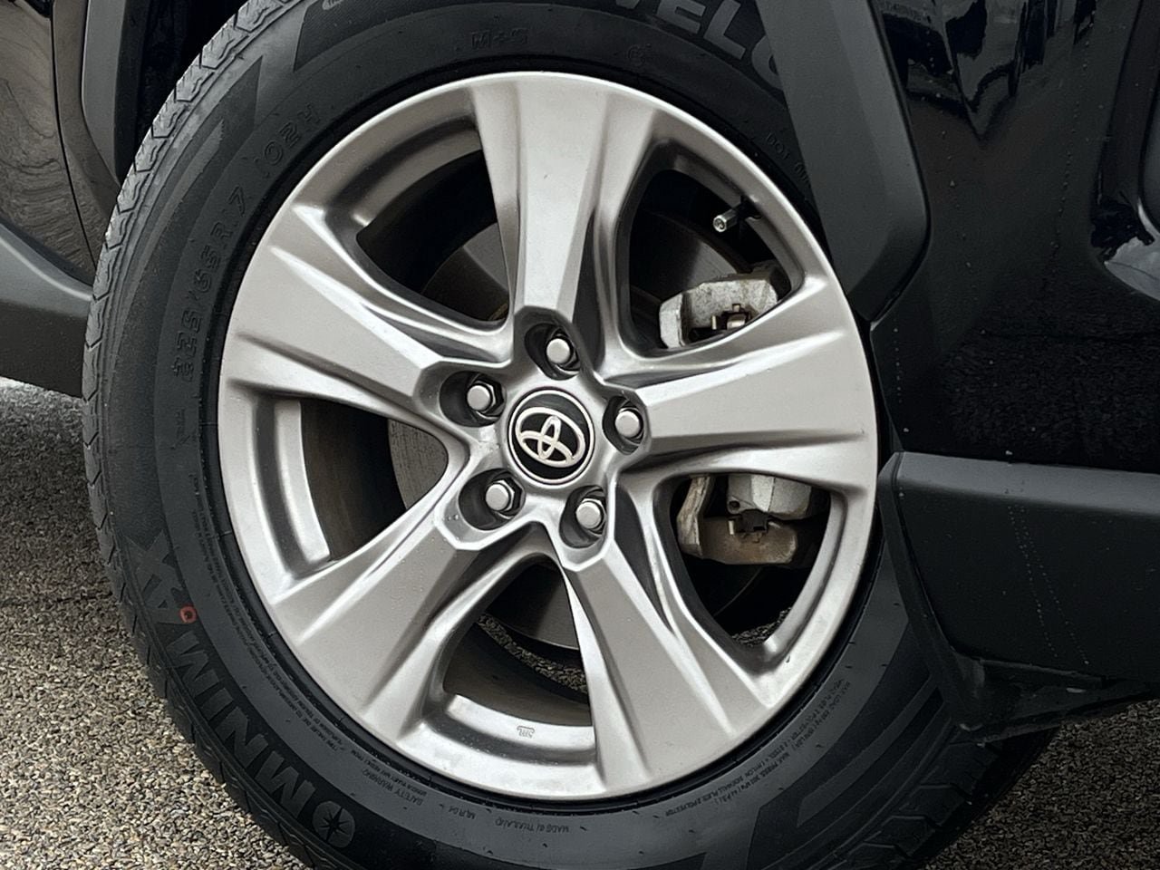 Used 2025 Toyota RAV4 XLE AWD/4WD image 28