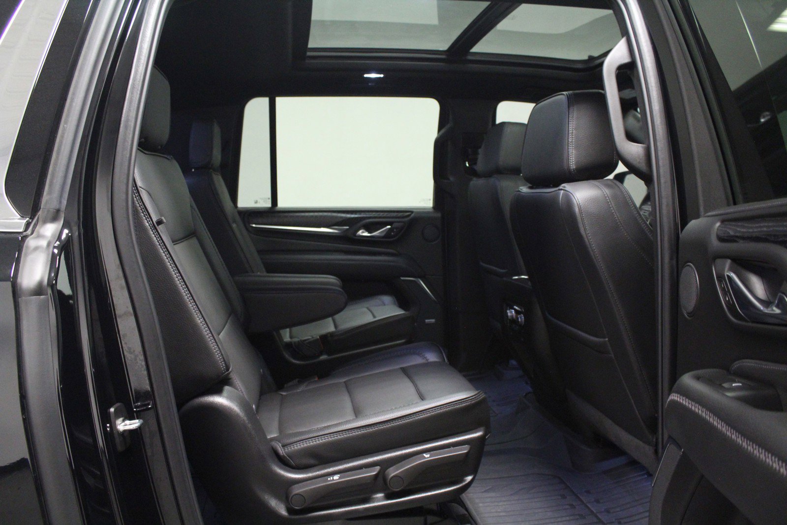 Used 2024 GMC Yukon XL Denali image 16