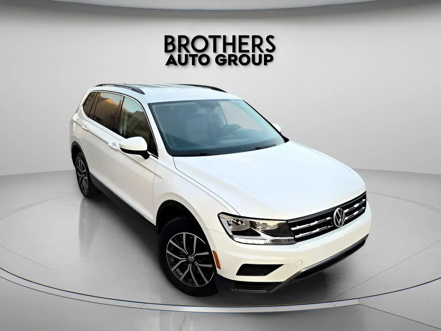 Used 2020 Volkswagen Tiguan SEL image 2