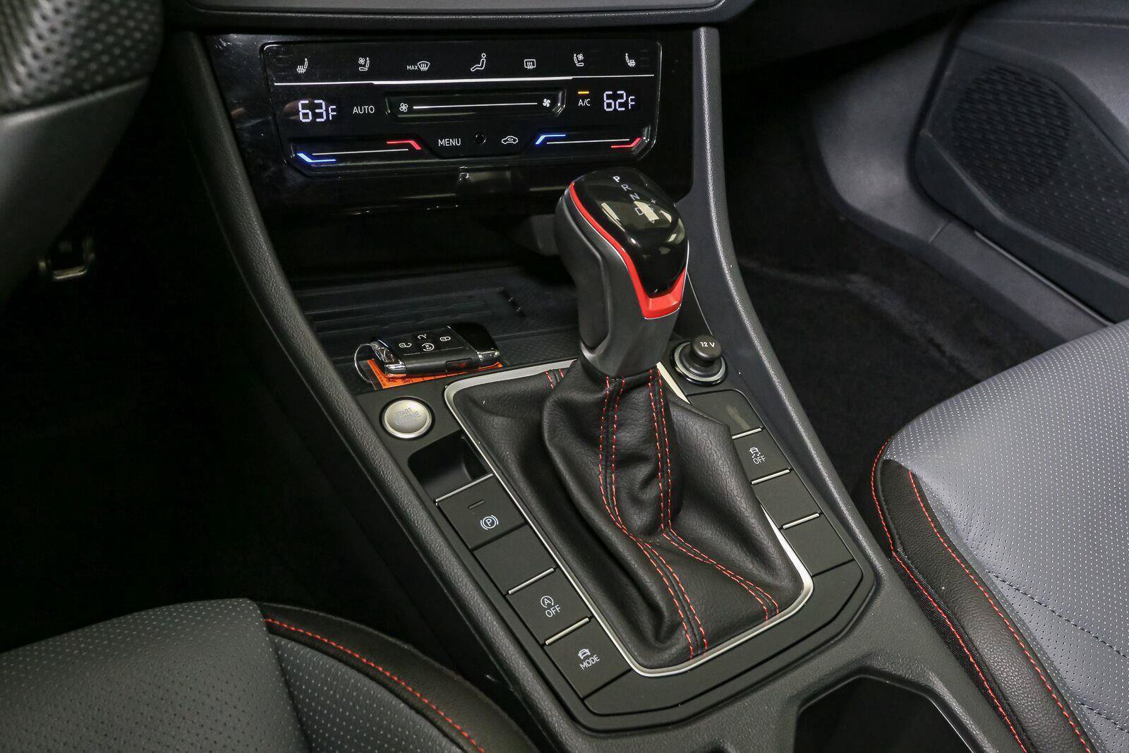 Certified 2025 Volkswagen Jetta GLI Autobahn FWD image 33