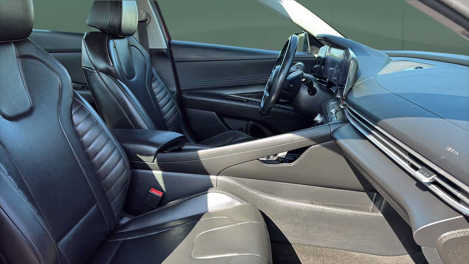 Used 2024 Hyundai Elantra Limited FWD image 24