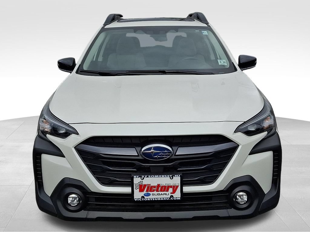Used 2025 Subaru Outback Premium AWD/4WD image 2