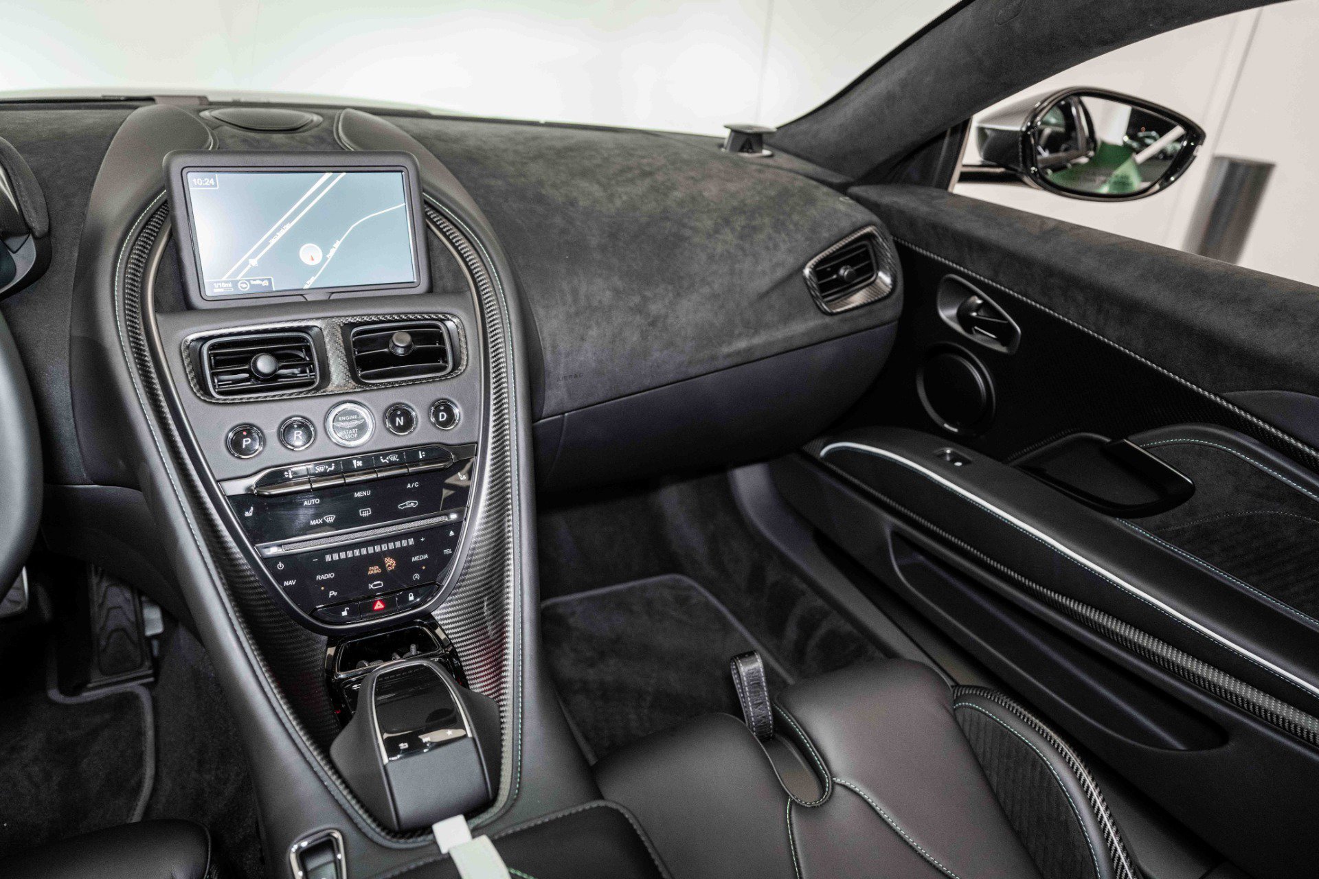 Used 2023 Aston Martin DBS Coupe RWD image 18