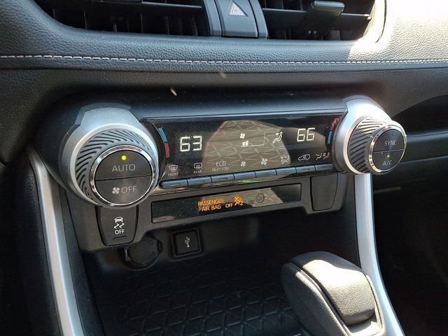 Used 2021 Toyota RAV4 XLE w/ Convenience Package image 21