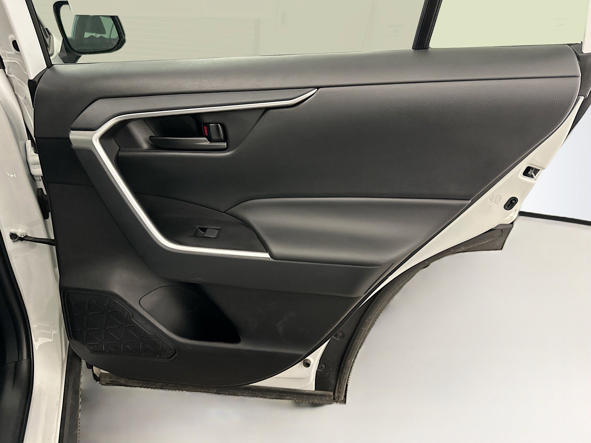 Used 2025 Toyota RAV4 LE image 31