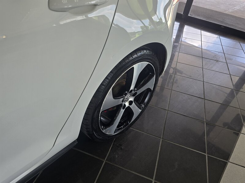 Used 2017 Volkswagen Golf 4-Door FWD image 31